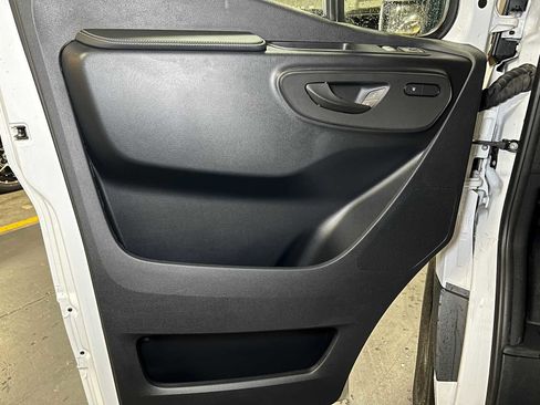 Used 2024 Mercedes-Benz Sprinter 2500 image 18