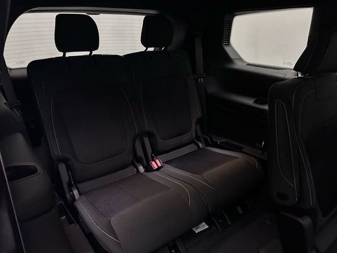 New 2025 Jeep Grand Cherokee L Laredo image 16