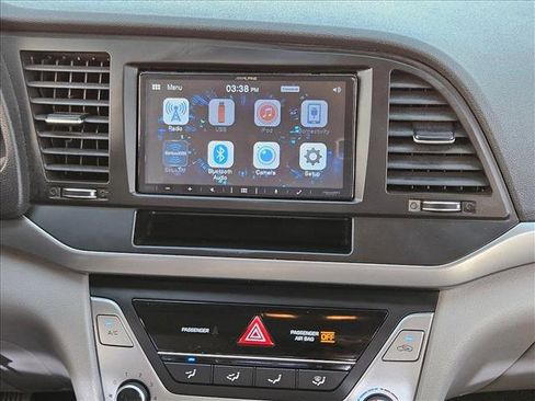 Used 2018 Hyundai Elantra SE image 13