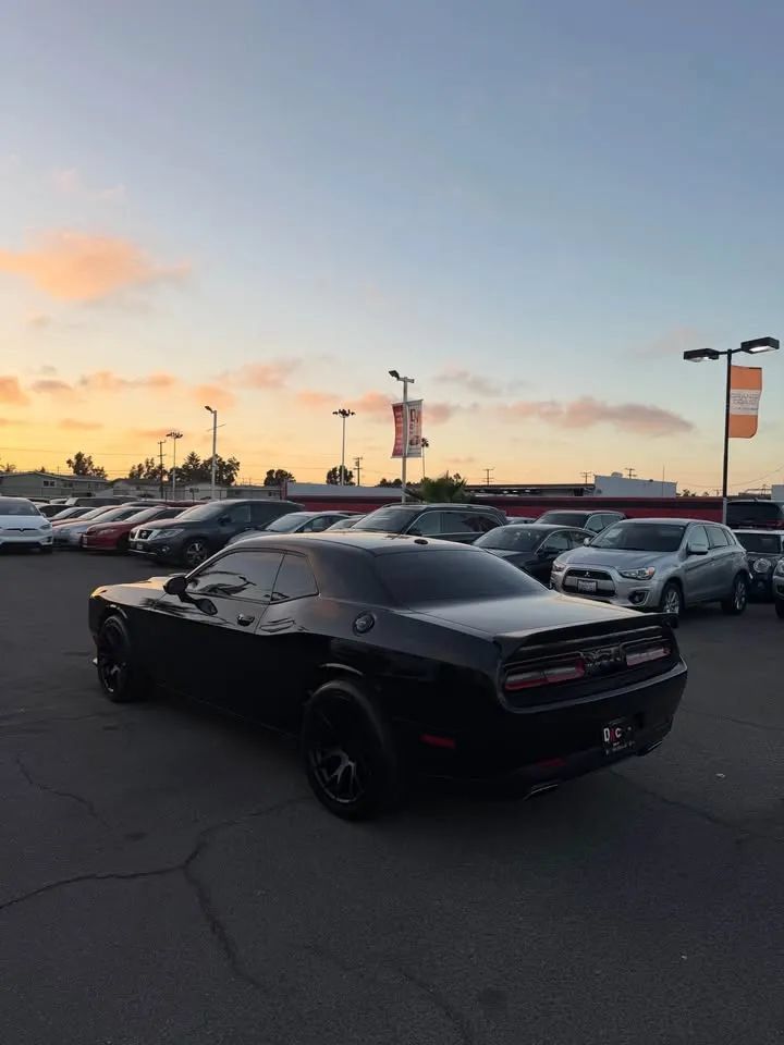 Used 2018 Dodge Challenger SXT RWD image 7