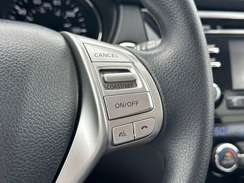 Used 2016 Nissan Rogue SV FWD image 21