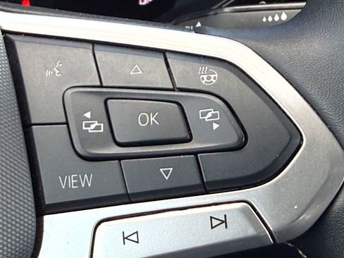 Used 2024 Volkswagen Taos SE FWD image 19