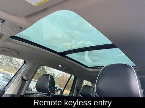 Used 2024 Volkswagen Atlas SEL Premium R-Line image 13