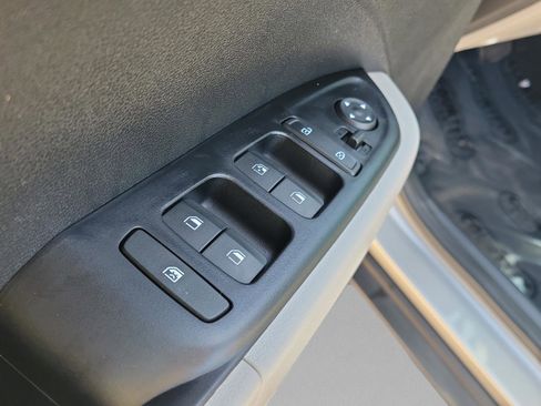 Certified 2023 Hyundai Venue SEL image 17