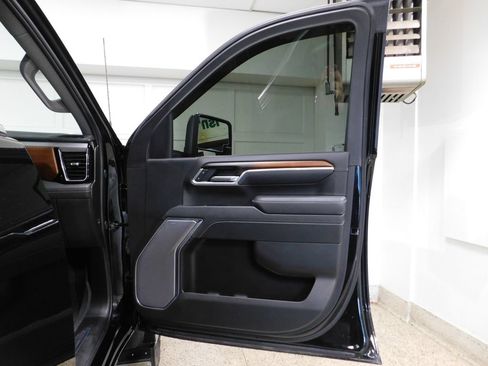 Used 2025 GMC Sierra 3500 Denali w/ Denali Reserve Package AWD/4WD image 92