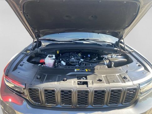 Used 2025 Jeep Grand Cherokee L Altitude AWD/4WD image 30