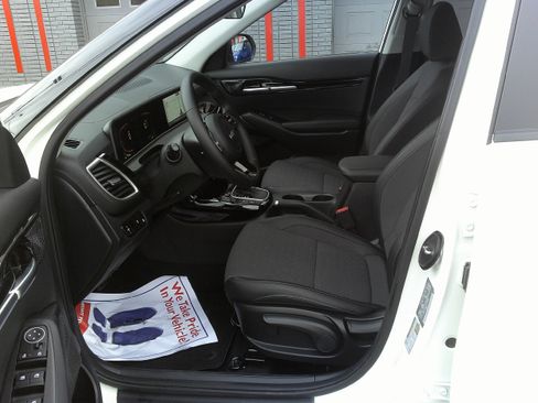 Used 2025 Kia Seltos S image 14