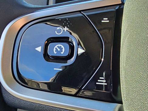 Used 2025 Volvo XC90 B6 Core w/ Protection Package Premier image 39