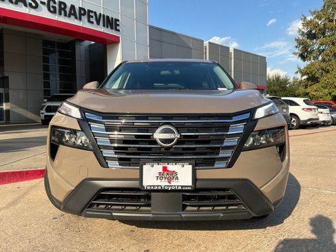 Used 2025 Nissan Rogue SV FWD image 3