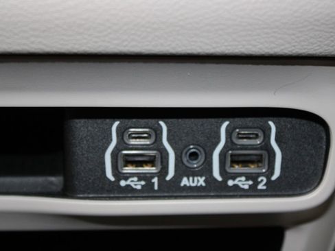 Used 2024 Chrysler Voyager LX image 54