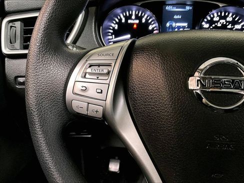 Used 2015 Nissan Rogue SV w/ SV Moonroof Package image 21