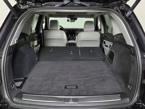 Used 2023 Jeep Grand Cherokee Overland w/ Luxury Tech Group IV image 12