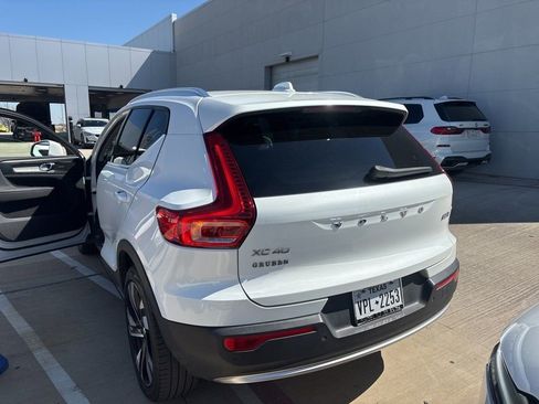 Used 2024 Volvo XC40 B5 Ultimate w/ Protection Package Premier image 4