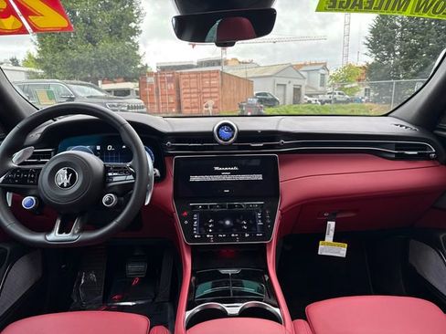 Used 2025 Maserati Grecale Modena AWD/4WD image 11