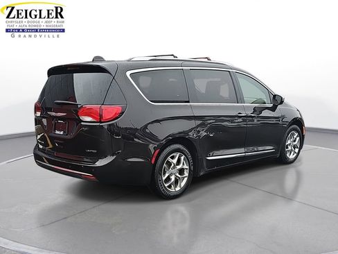 Used 2018 Chrysler Pacifica Limited w/ Advanced Safetytec Group image 5