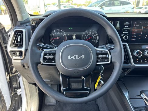Certified 2023 Kia Sorento LX FWD image 24