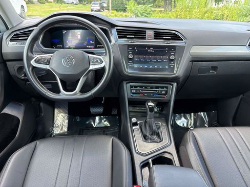 Used 2022 Volkswagen Tiguan SE FWD image 16
