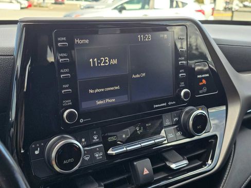 Used 2020 Toyota Highlander XLE image 27