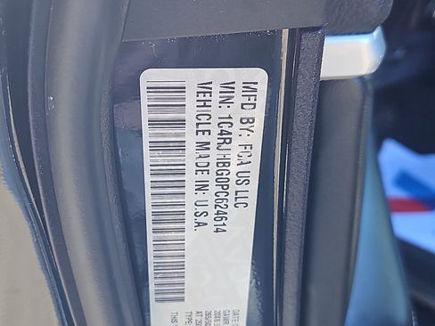 Used 2023 Jeep Grand Cherokee Limited w/ Luxury Tech Group II image 8