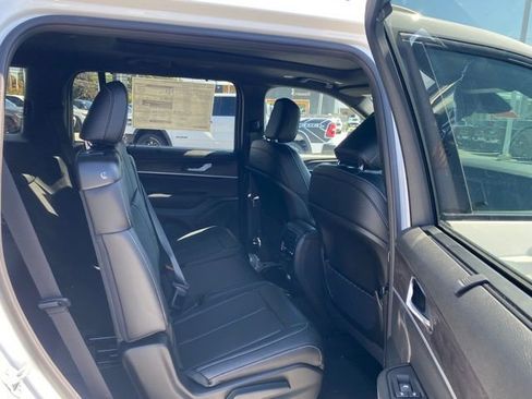 New 2025 Jeep Grand Cherokee L Limited w/ Luxury Tech Group II image 29