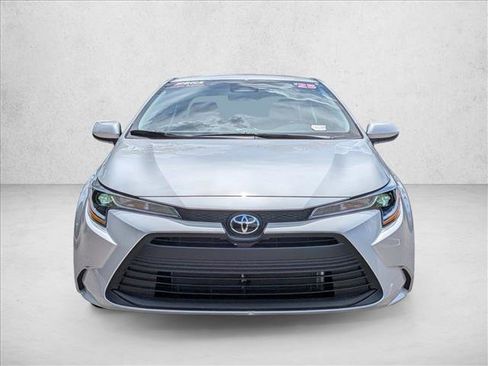 Used 2025 Toyota Corolla LE FWD image 2
