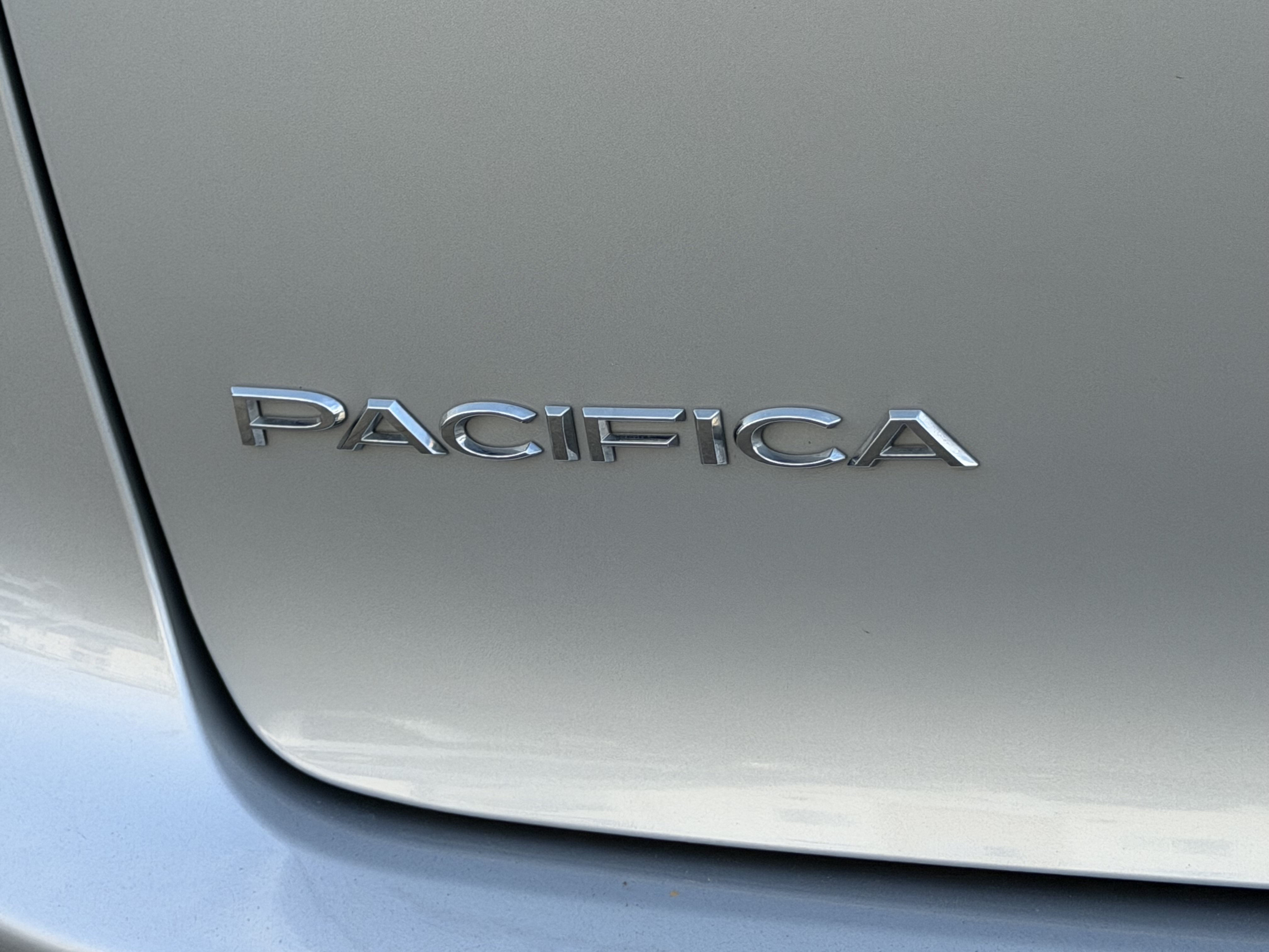 Certified 2024 Chrysler Pacifica Limited FWD image 14