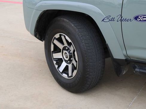 Used 2023 Toyota 4Runner TRD Off-Road Premium w/ Moonroof Package AWD/4WD image 8