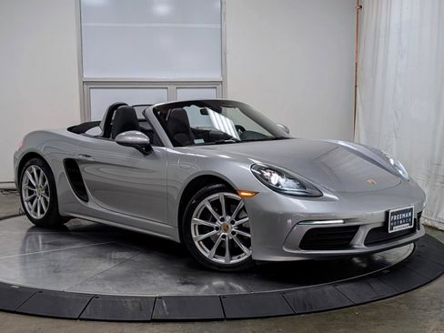 Used 2017 Porsche 718 Boxster image 11