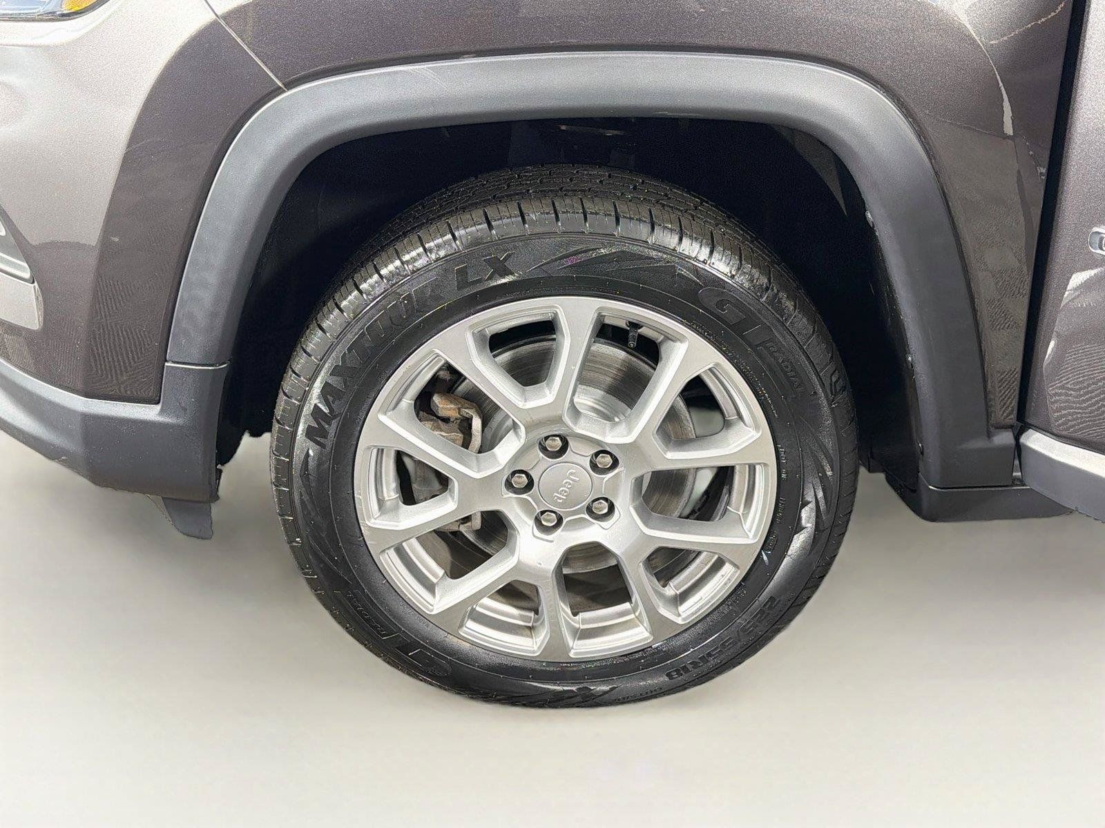 Used 2023 Jeep Compass Latitude w/ Sun and Sound Group AWD/4WD image 33
