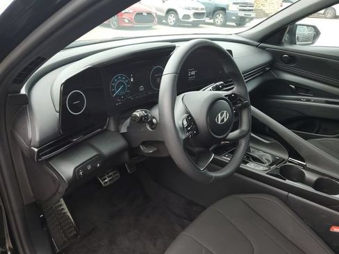 Used 2025 Hyundai Elantra SEL FWD image 17