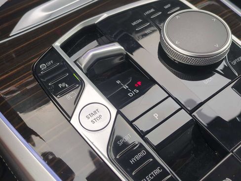 Used 2025 BMW X5 xDrive50e image 16