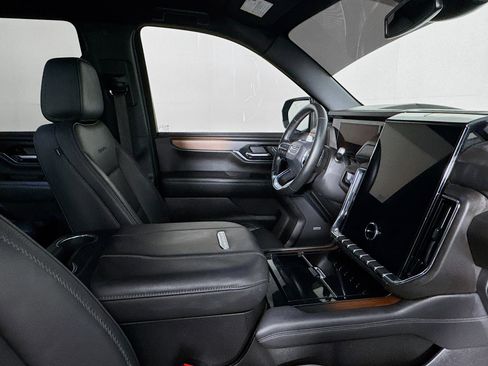 Used 2025 GMC Yukon Denali AWD/4WD image 27