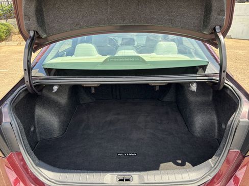 Used 2025 Nissan Altima 2.5 SV FWD image 31