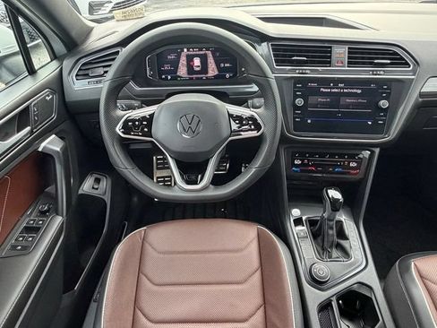 Certified 2024 Volkswagen Tiguan SEL R-Line AWD/4WD image 16