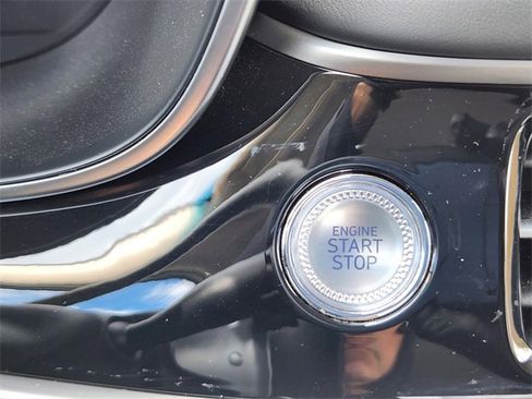 Used 2025 Genesis G70 2.5T image 10