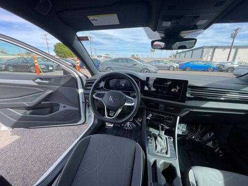 Used 2025 Volkswagen Jetta Sport image 32