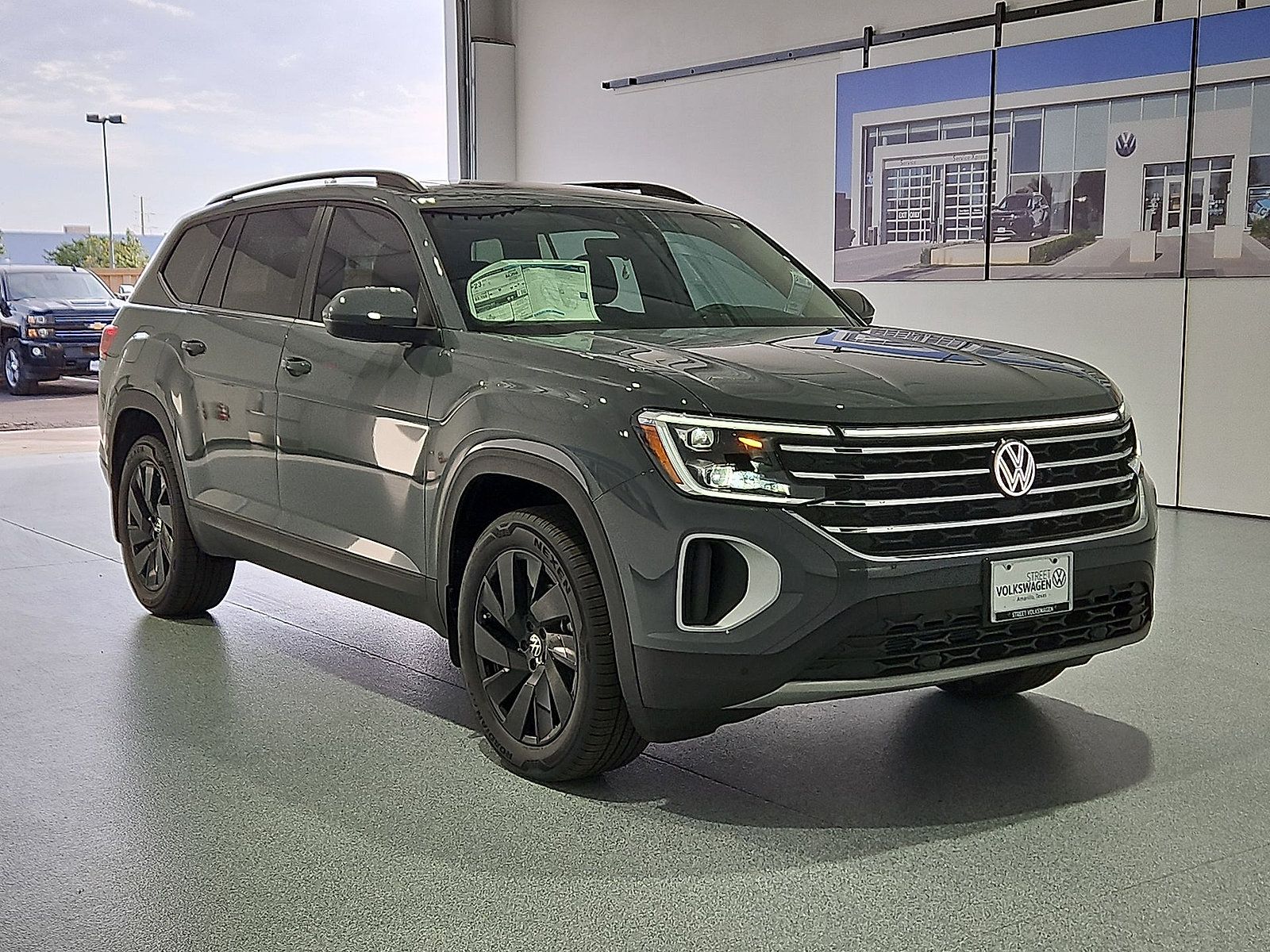New 2026 Volkswagen Atlas SE FWD image 2