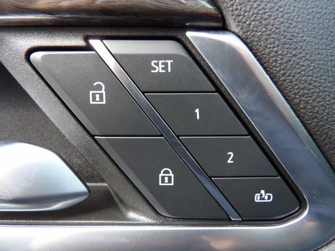 Used 2022 Chevrolet Silverado 1500 LTZ w/ Z71 Off-Road Package image 11