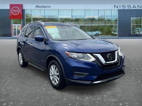 Used 2019 Nissan Rogue SV FWD image 3