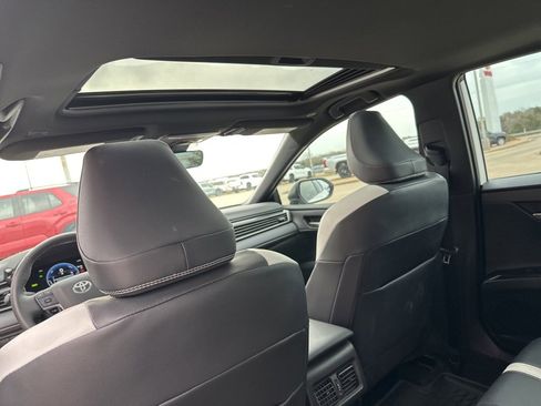 Used 2025 Toyota Camry SE w/ Multimedia Upgrade Package image 16