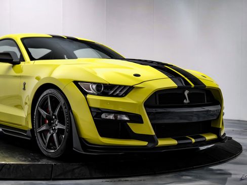 Used 2021 Ford Mustang Shelby GT500 w/ Carbon Fiber Track Pack image 25