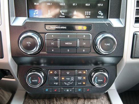 Used 2019 Ford F350 Lariat w/ Lariat Ultimate Package AWD/4WD image 33