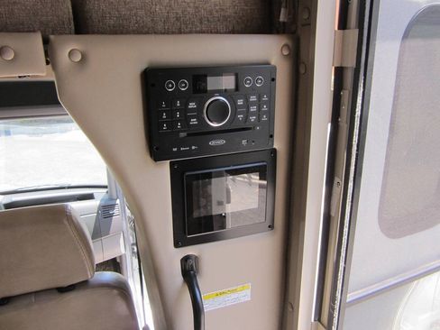 Used 2017 Mercedes-Benz Sprinter 3500 image 38