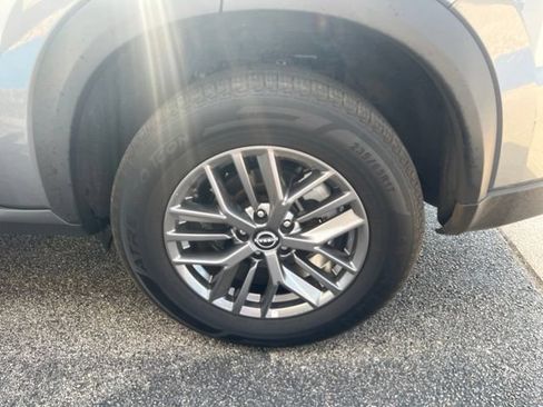 Used 2024 Nissan Rogue S AWD/4WD image 9