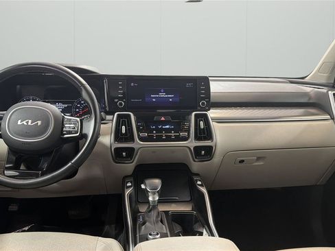 Used 2022 Kia Sorento S FWD image 16