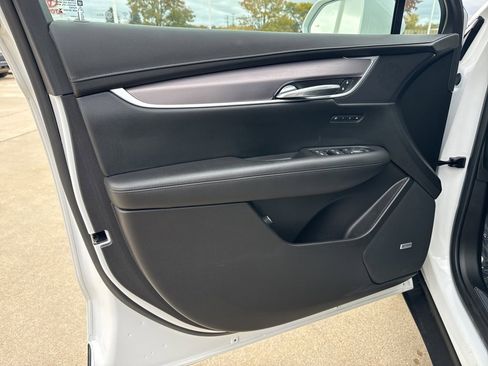 Used 2017 Cadillac XT5 Premium Luxury image 16