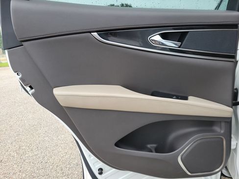 Used 2022 Lincoln Nautilus AWD w/ Premium Package image 9