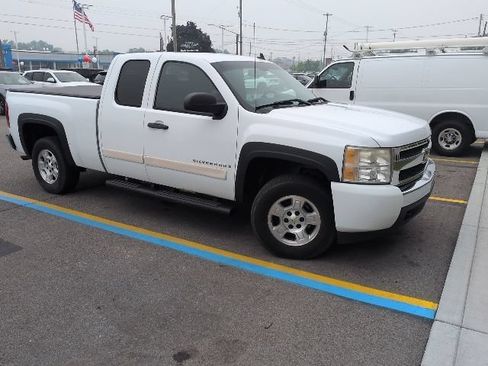 Used 2008 Chevrolet Silverado 1500 LT w/ Power Pack Plus RWD image 3