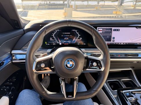 Used 2023 BMW i7 xDrive60 w/ Parking Assistance Package AWD/4WD image 37