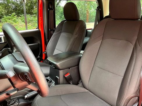 Used 2023 Jeep Wrangler Sport AWD/4WD image 17